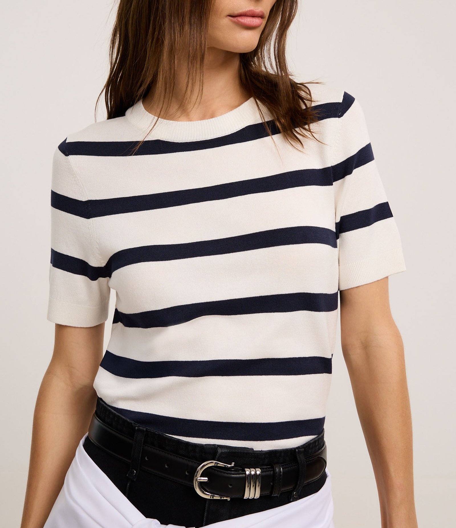 Blusa Básica Listrada em Tricô com Gola Redonda Azul Marinho/Branco 4