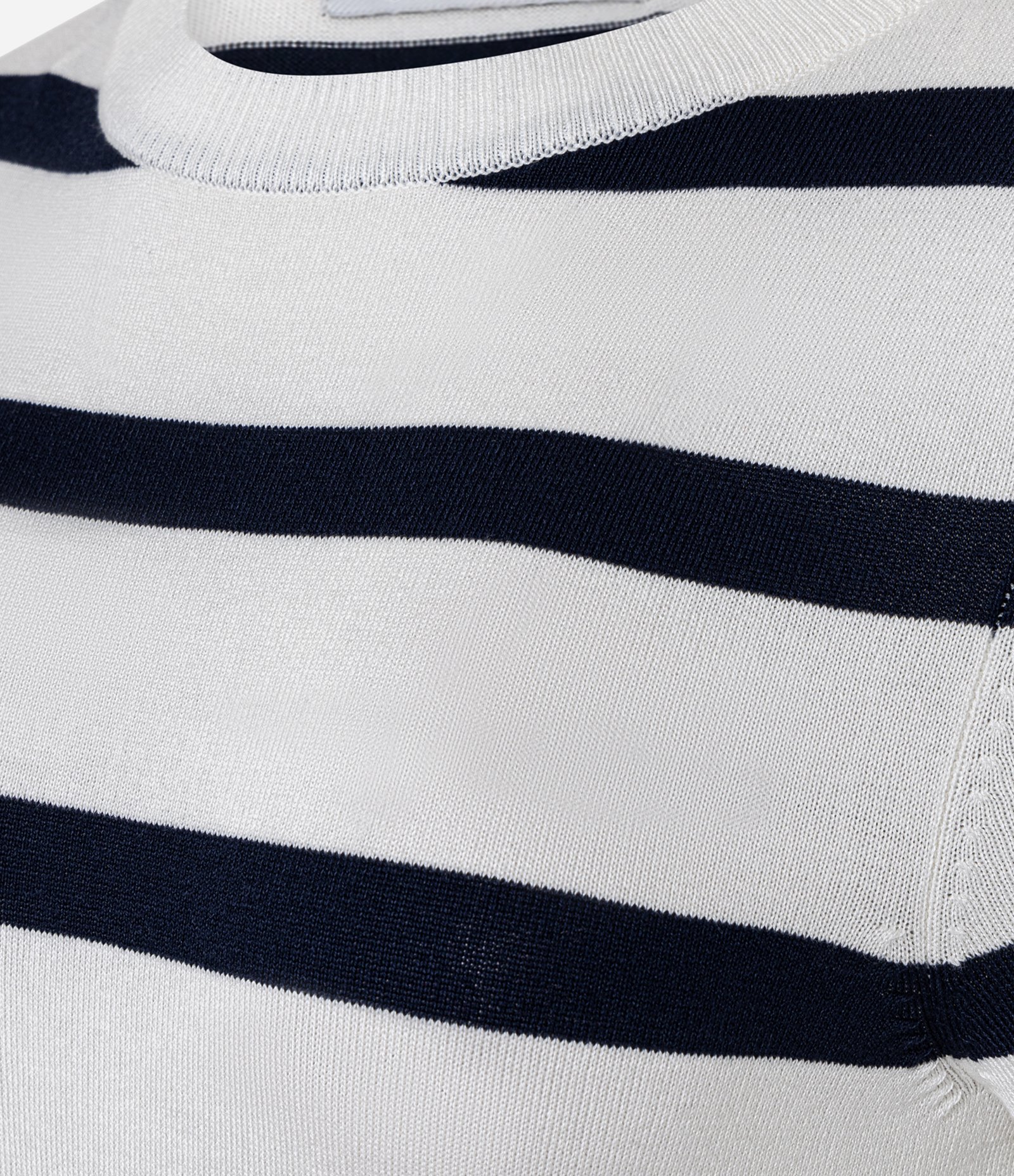 Blusa Básica Listrada em Tricô com Gola Redonda Azul Marinho/Branco 7