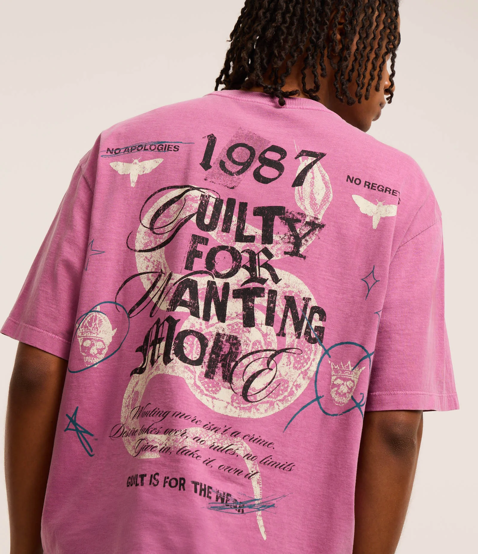 Camiseta Boxy em Algodão com Estampa Lettering Estonada Rosa 2