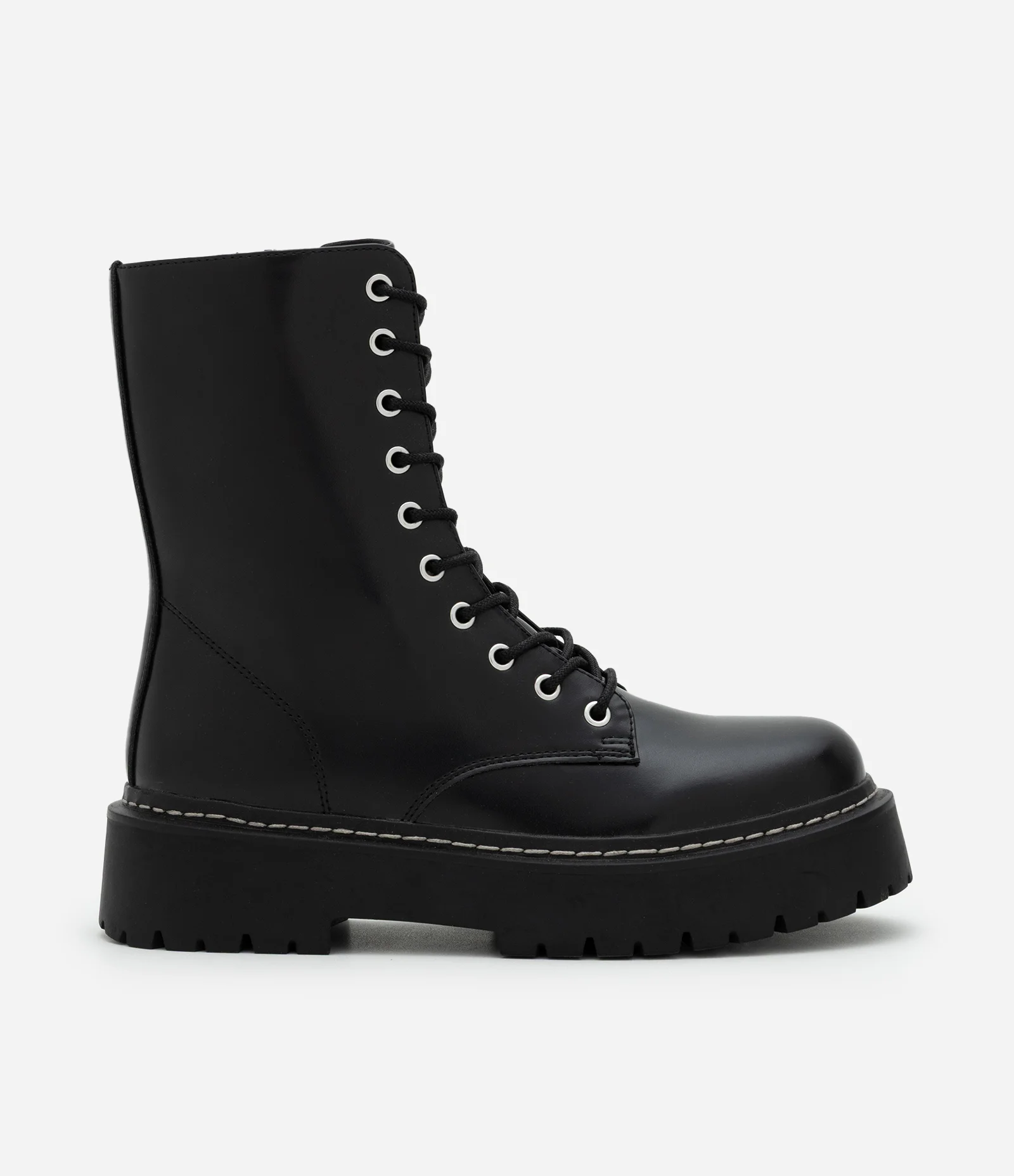 Coturno em PU com Amarração de Cadarço e Sola Tratorada Preto 1