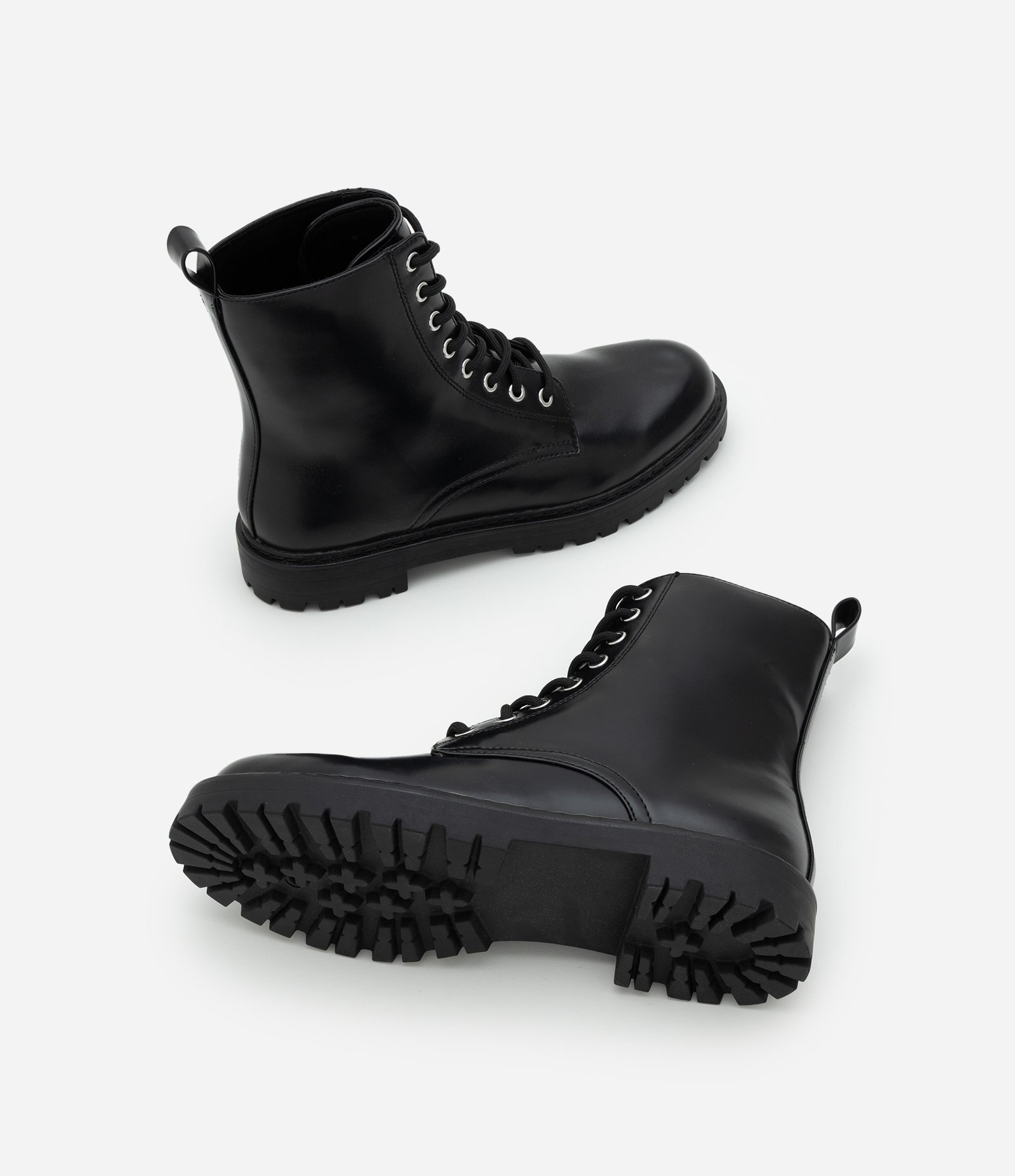 Bota Coturno em PU com Cadarço Preto 4