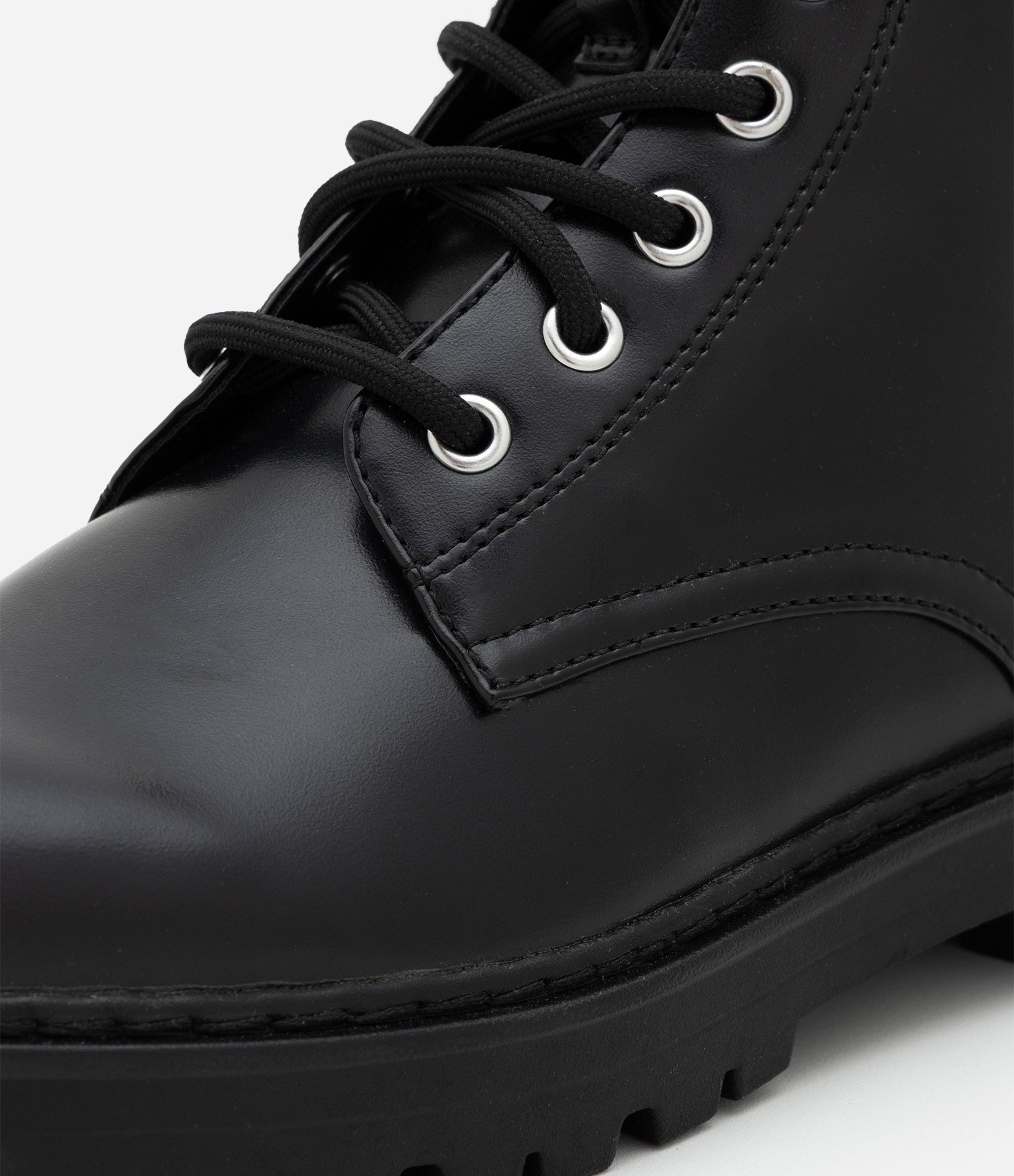 Bota Coturno em PU com Cadarço Preto 5