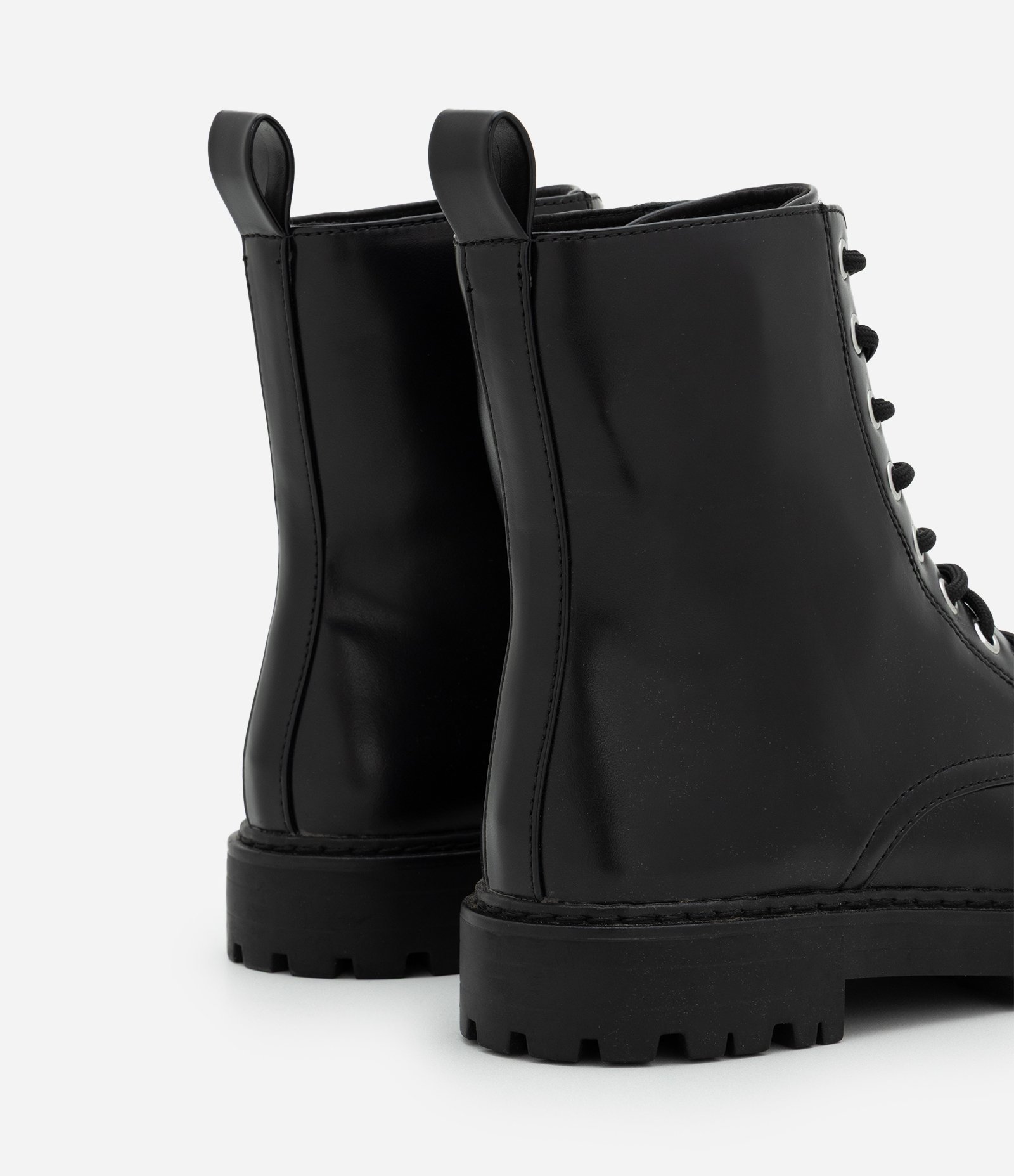 Bota Coturno em PU com Cadarço Preto 6