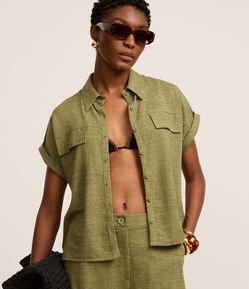 Camisa em Piquet com Lapelas e Dobra na Manga Curta