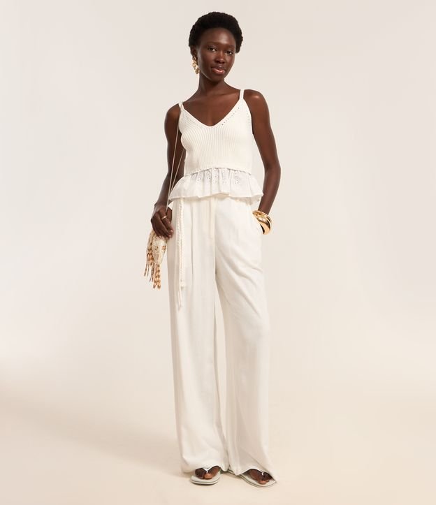 Calça Wide Leg em Viscolinho com Pregas e Cinto Corda