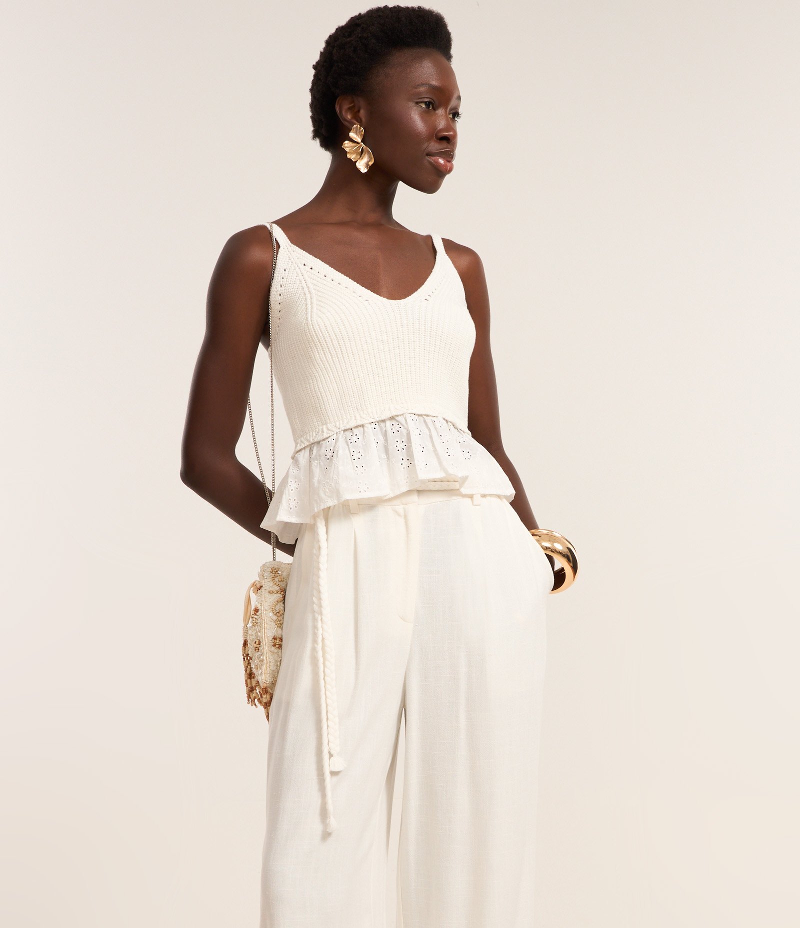 Calça Wide Leg em Viscolinho com Pregas e Cinto Corda Off White 2