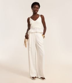 Calça Wide Leg em Viscolinho com Pregas e Cinto Corda