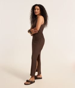 Vestido Longo Texturizado com Franzido Lateral e Nó na Alça