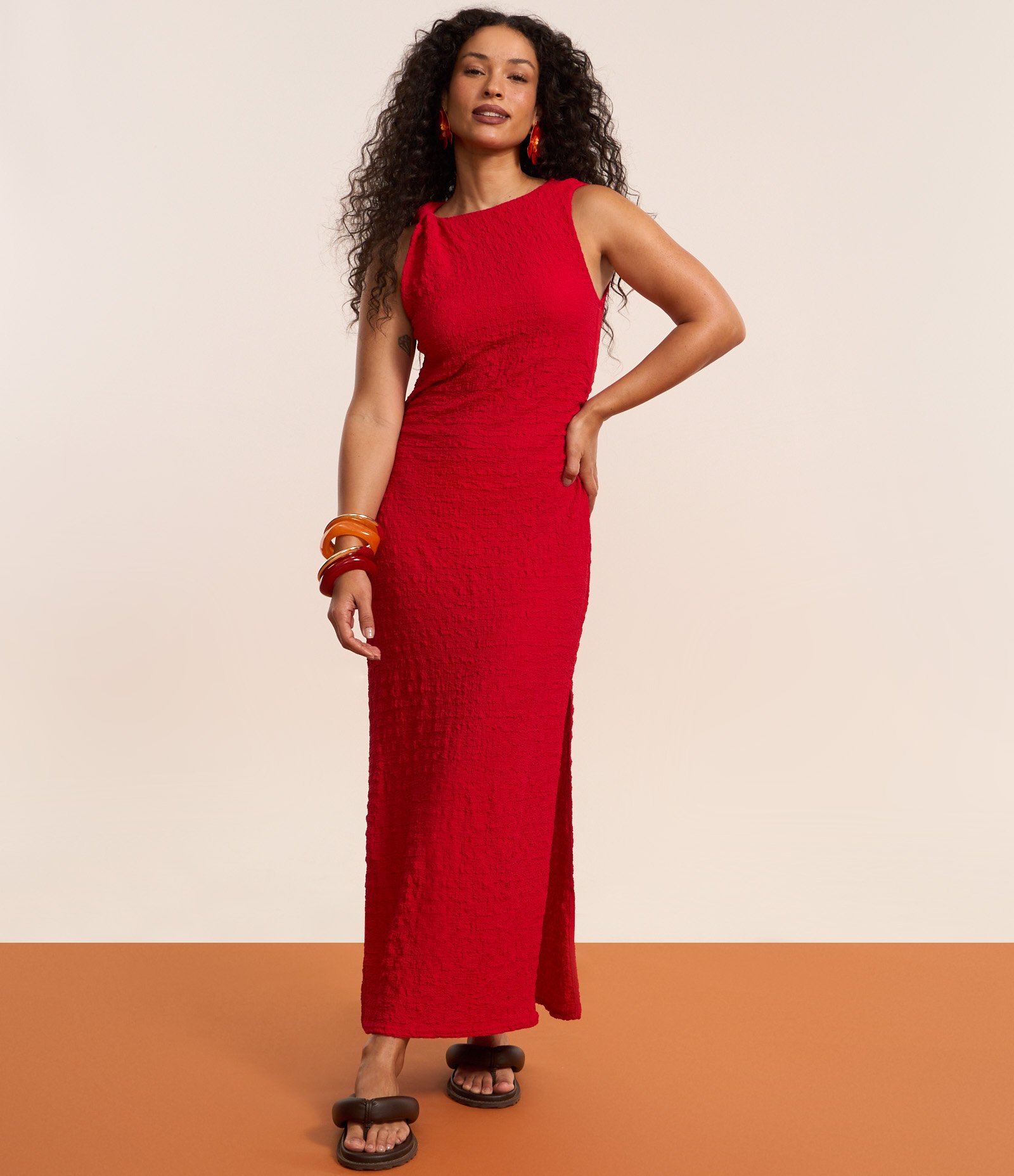 Vestido Longo Texturizado com Franzido Lateral e Nó na Alça Vermelho 4