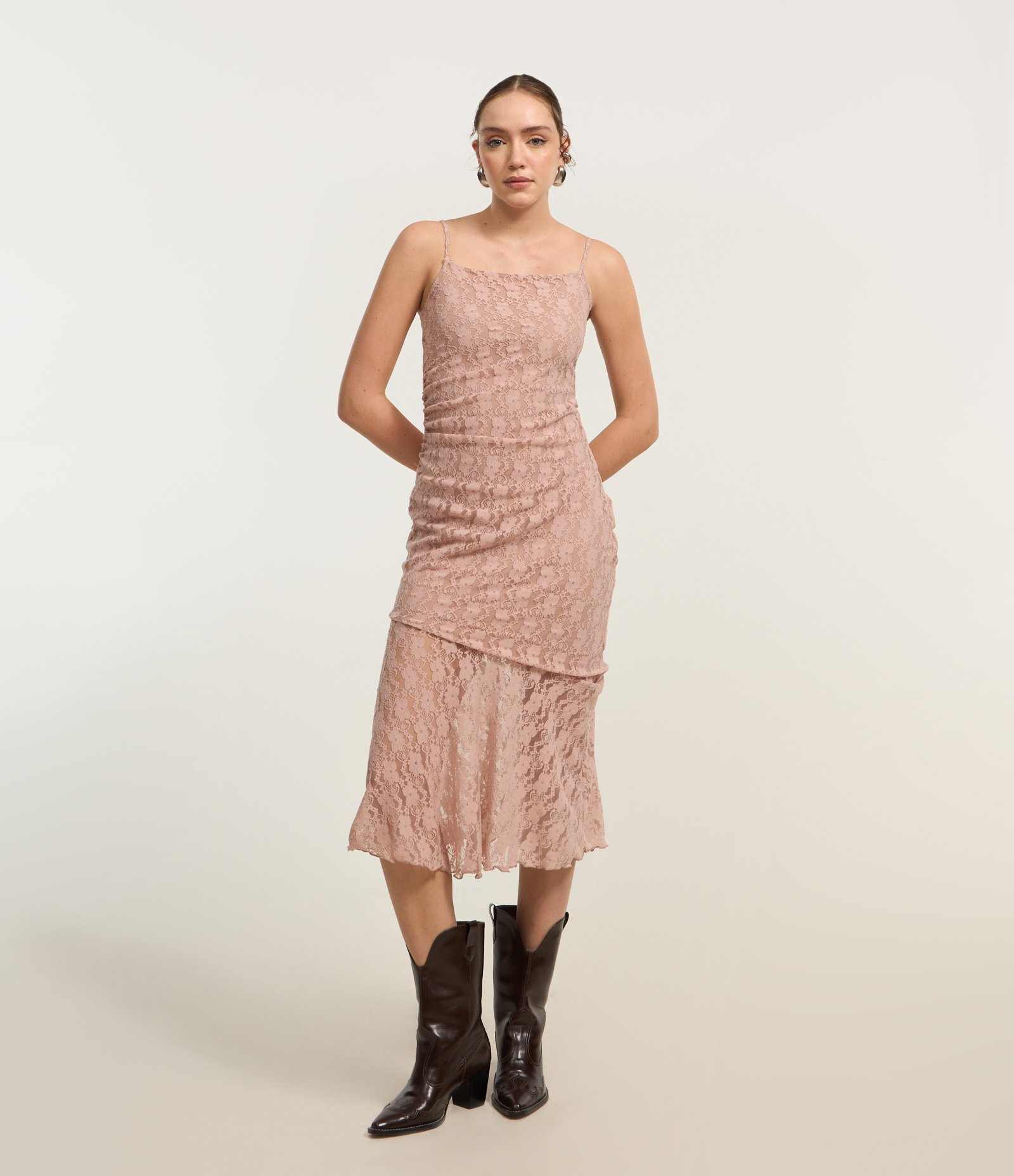 Vestido Midi em Renda com Drapeado e Barra Assimétrica Rosa 1