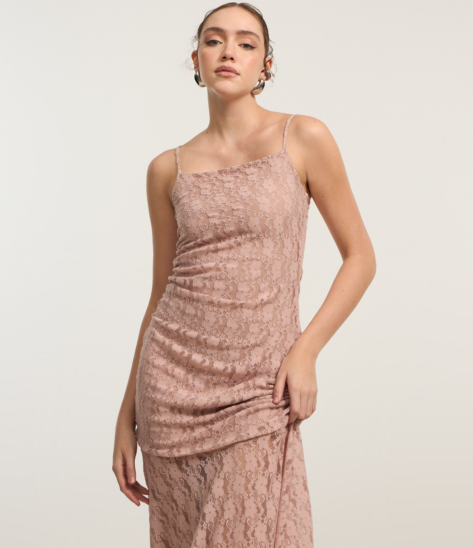 Vestido Midi em Renda com Drapeado e Barra Assimétrica Rosa 2