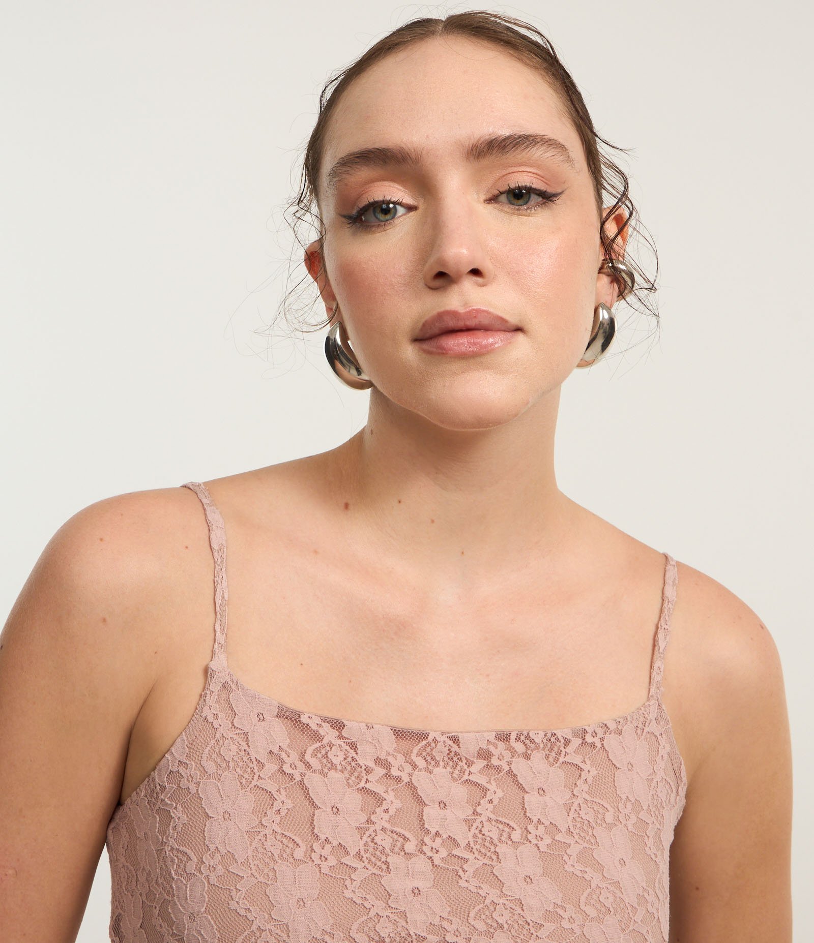 Vestido Midi em Renda com Drapeado e Barra Assimétrica Rosa 4