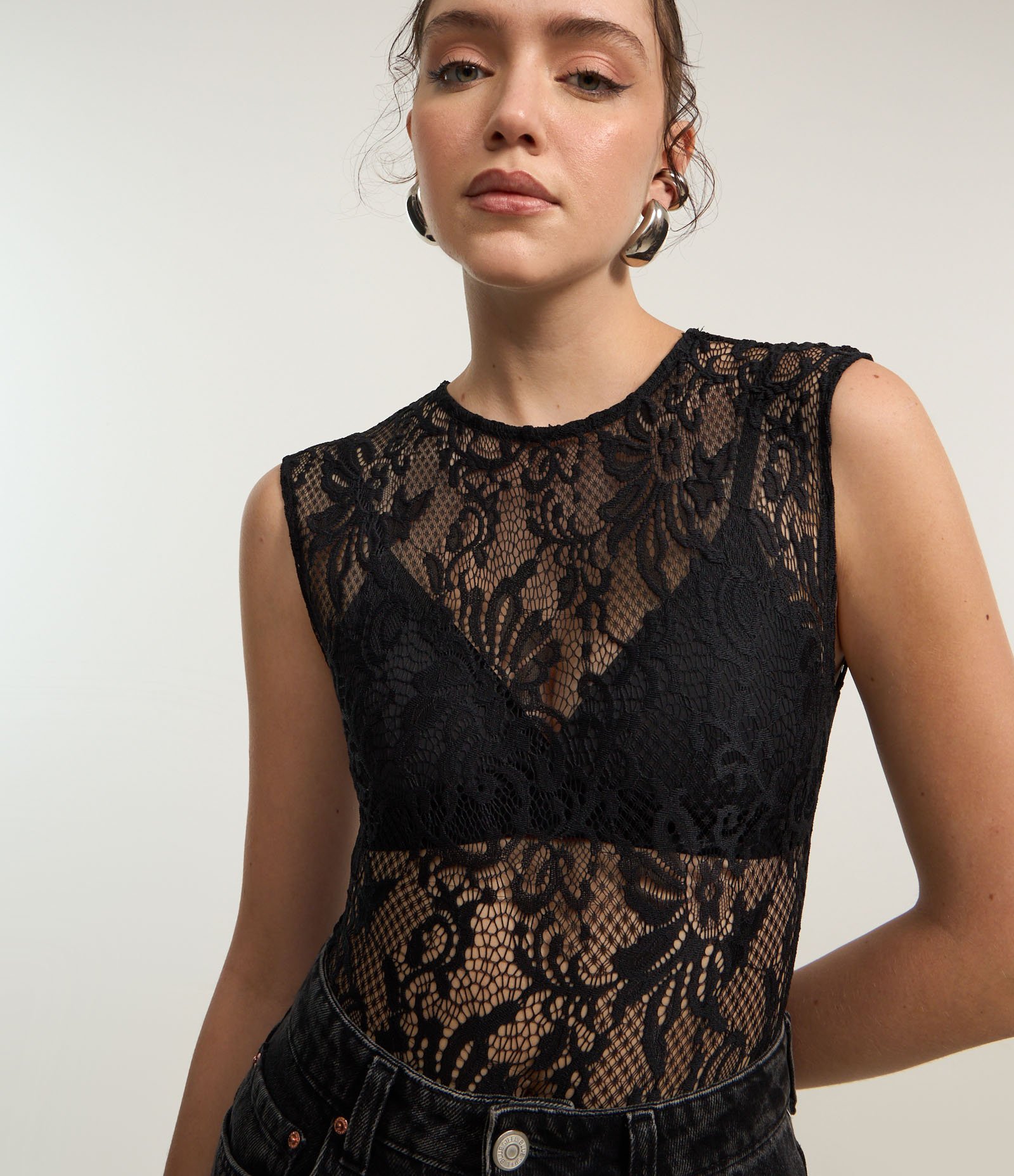 Body em Renda Floral com Transparência Preto 3