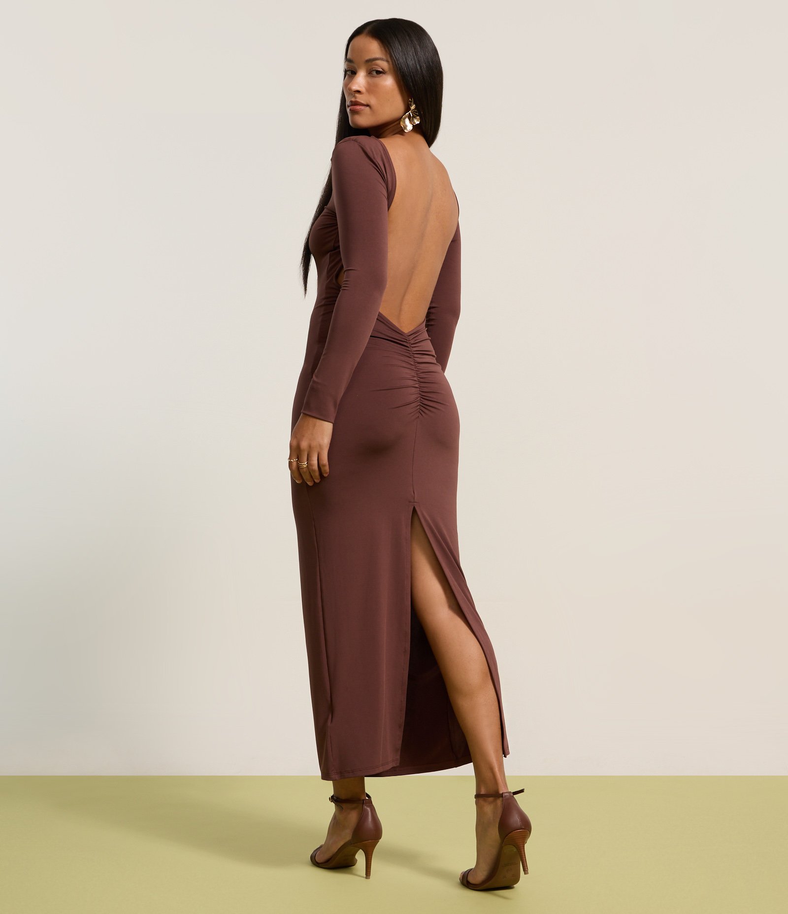 Vestido New Midi com Decote nas Costas e Fenda Marrom 5
