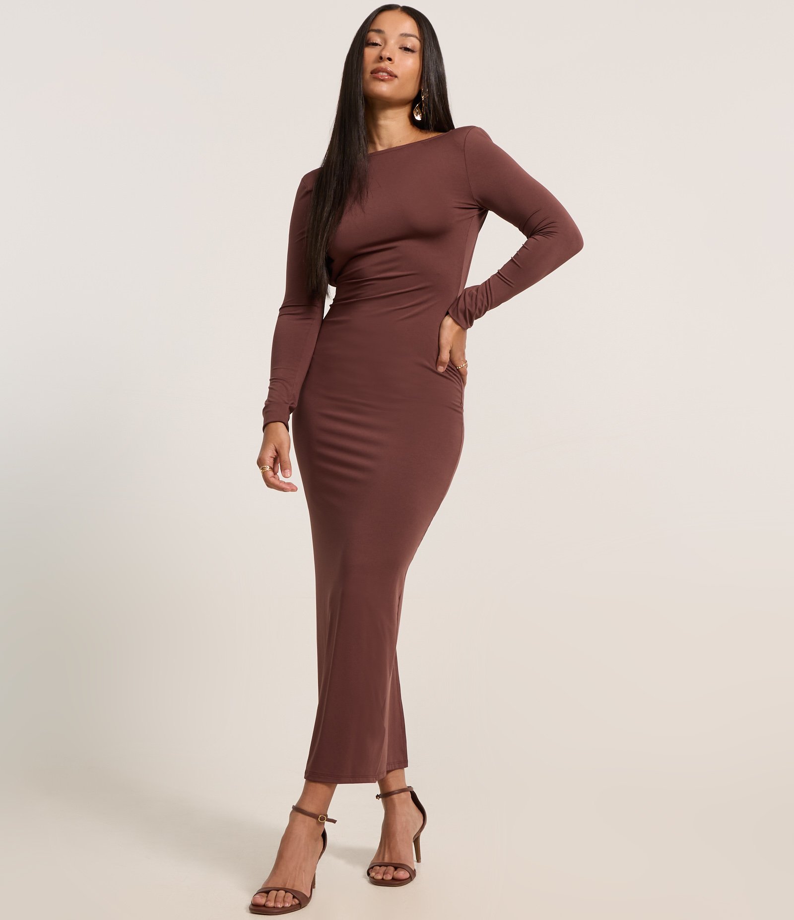 Vestido New Midi com Decote nas Costas e Fenda Marrom 4