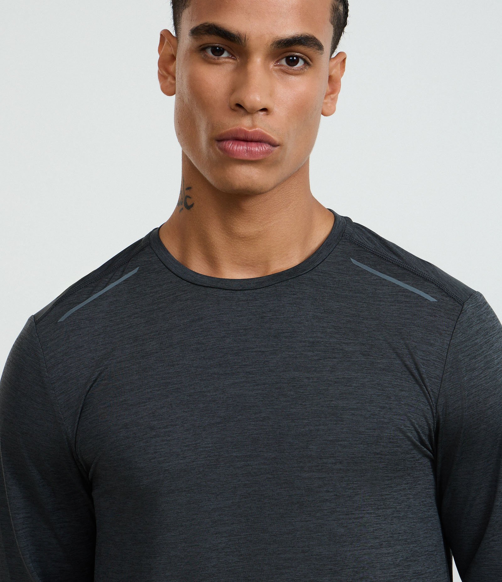 Camiseta Esportiva em Tecnologia Dry em new pattern Cinza Escuro 4