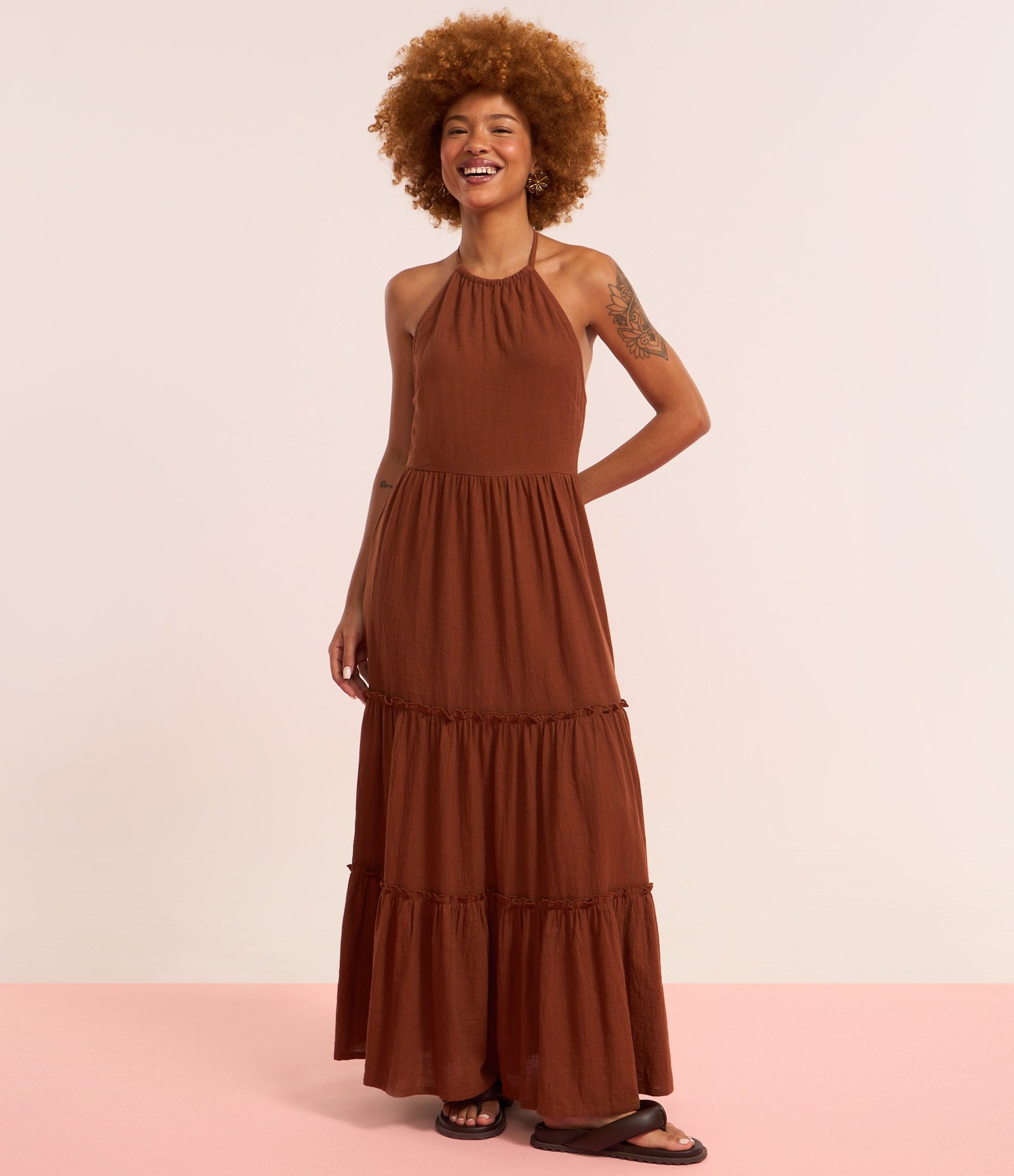 Vestido Long Midi Frente Único em Crepe com Babados na Saia Marrom 5