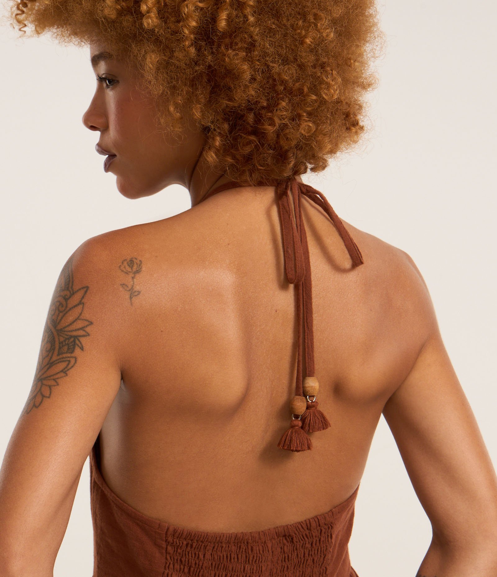 Vestido Long Midi Frente Único em Crepe com Babados na Saia Marrom 3