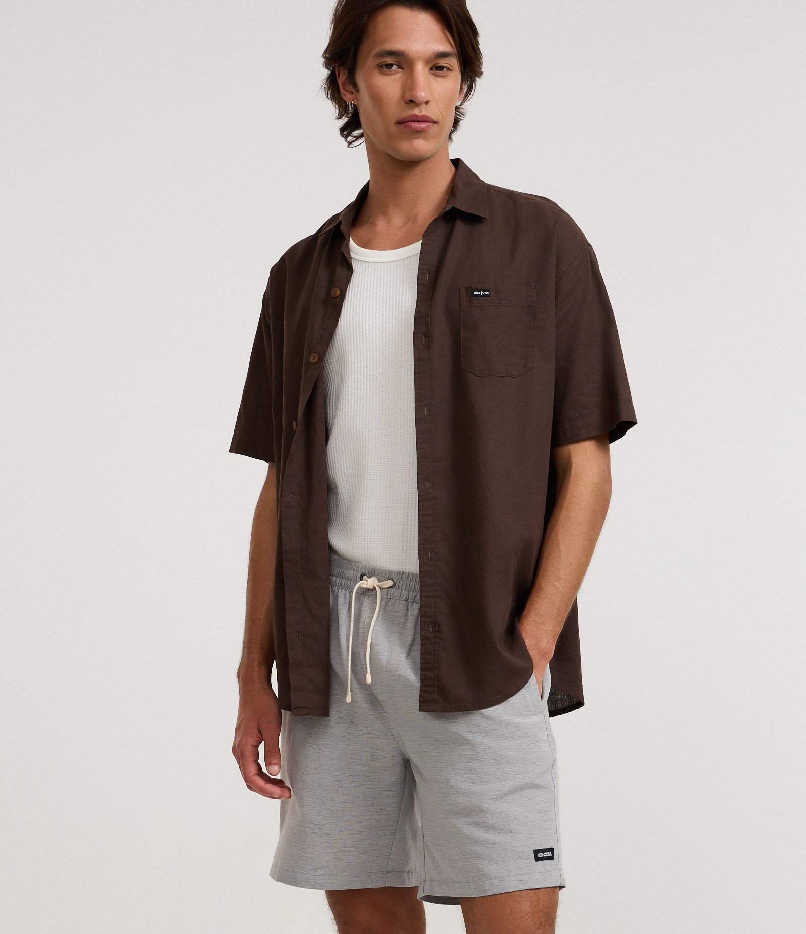 Bermuda Regular com Cordão e Efeito Rajado Cinza 4