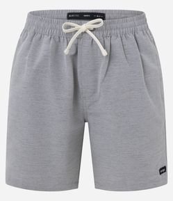 Bermuda Regular com Cordão e Efeito Rajado