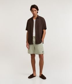 Bermuda Regular com Cordão e Efeito Rajado