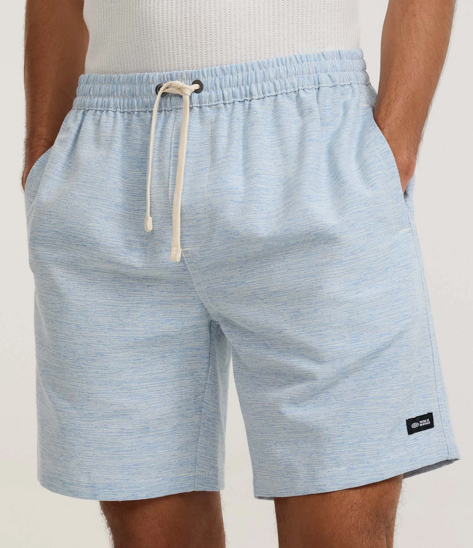 Bermuda Regular com Cordão e Efeito Rajado Azul 2