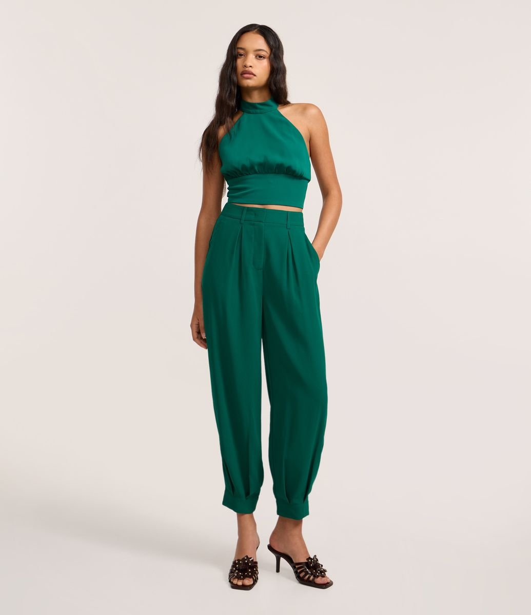Calça Cenoura Alfaiataria com Pregas e Pences Verde