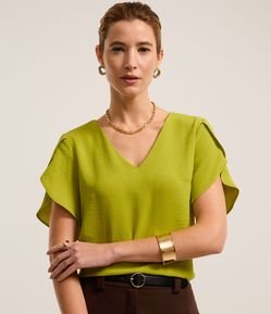 Blusa com Efeito Airflow e Manga Tulipa Transpassada