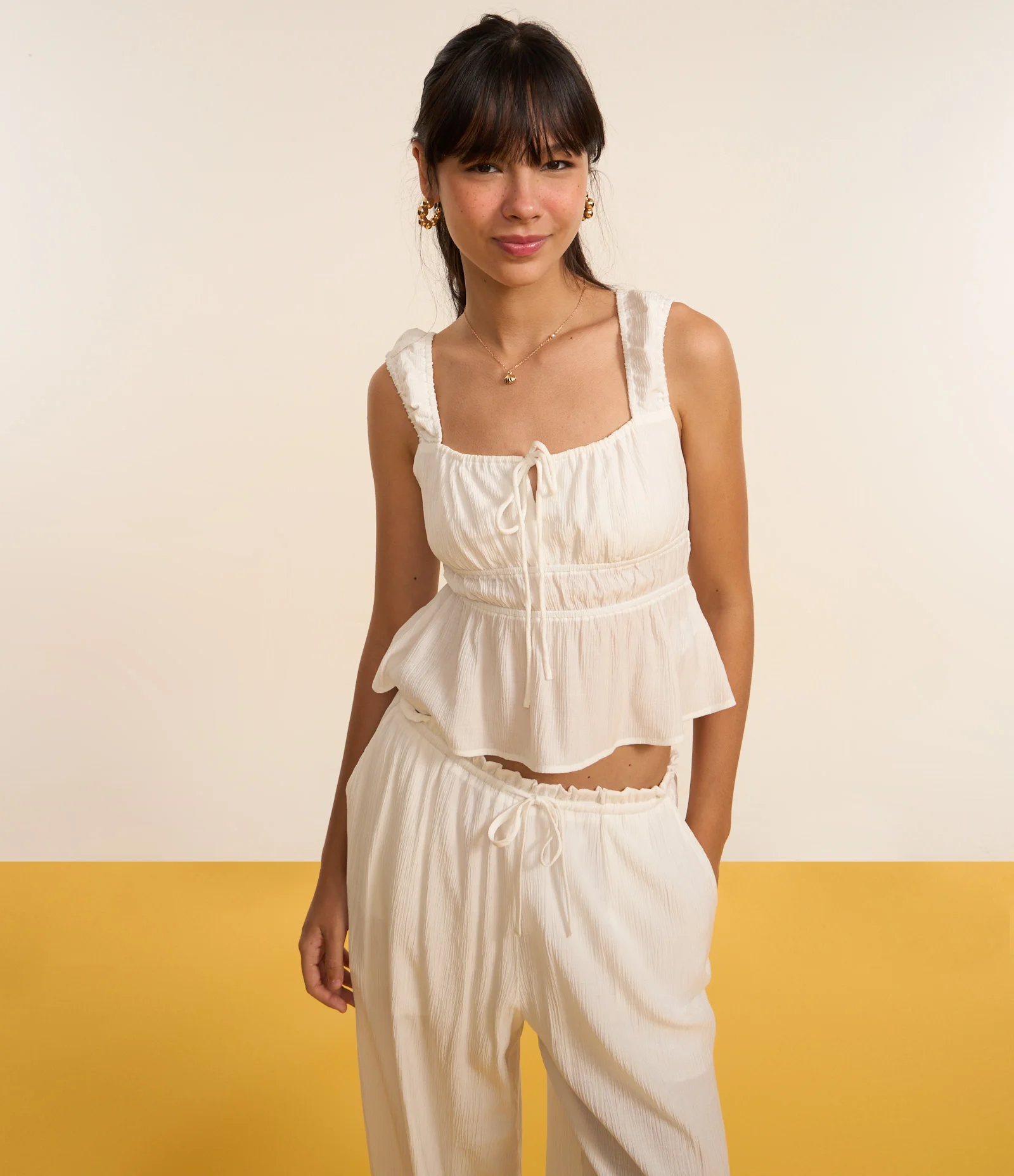 Blusa Texturizada com Amarração e Babado Branco 5