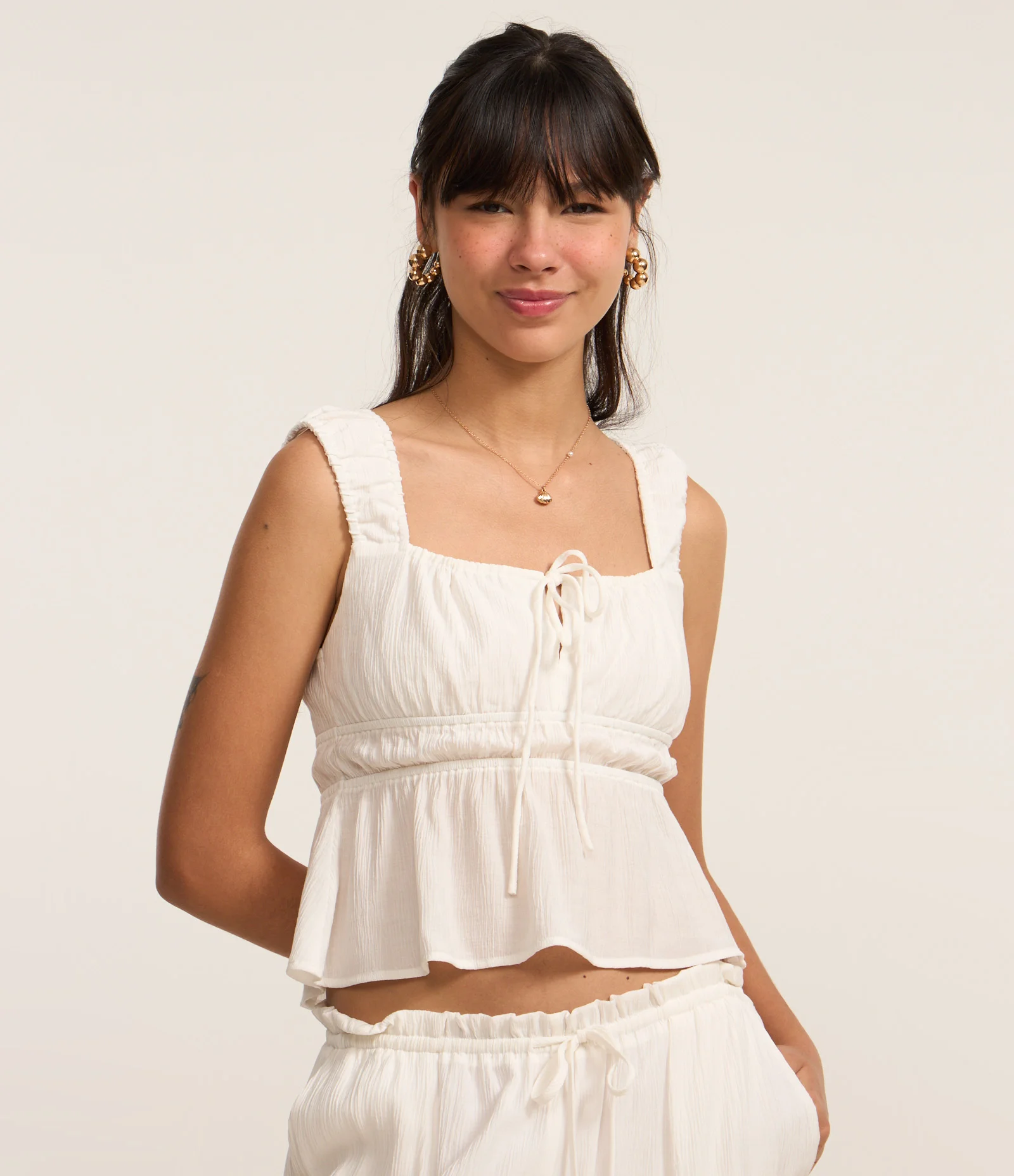 Blusa Texturizada com Amarração e Babado Branco 3