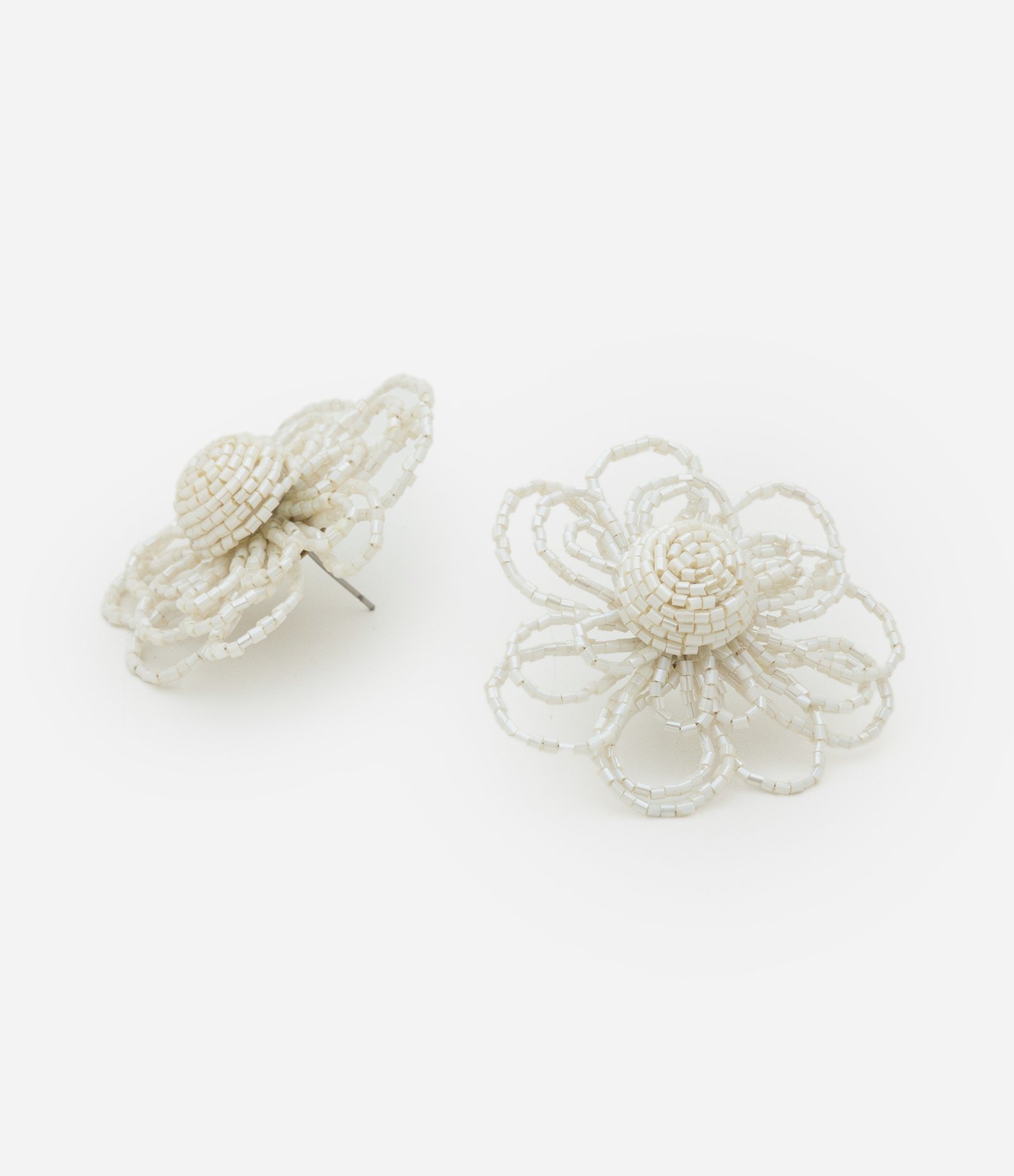 Brinco Botão em Miçangas com Forma de Flor Vazada Rosa 2