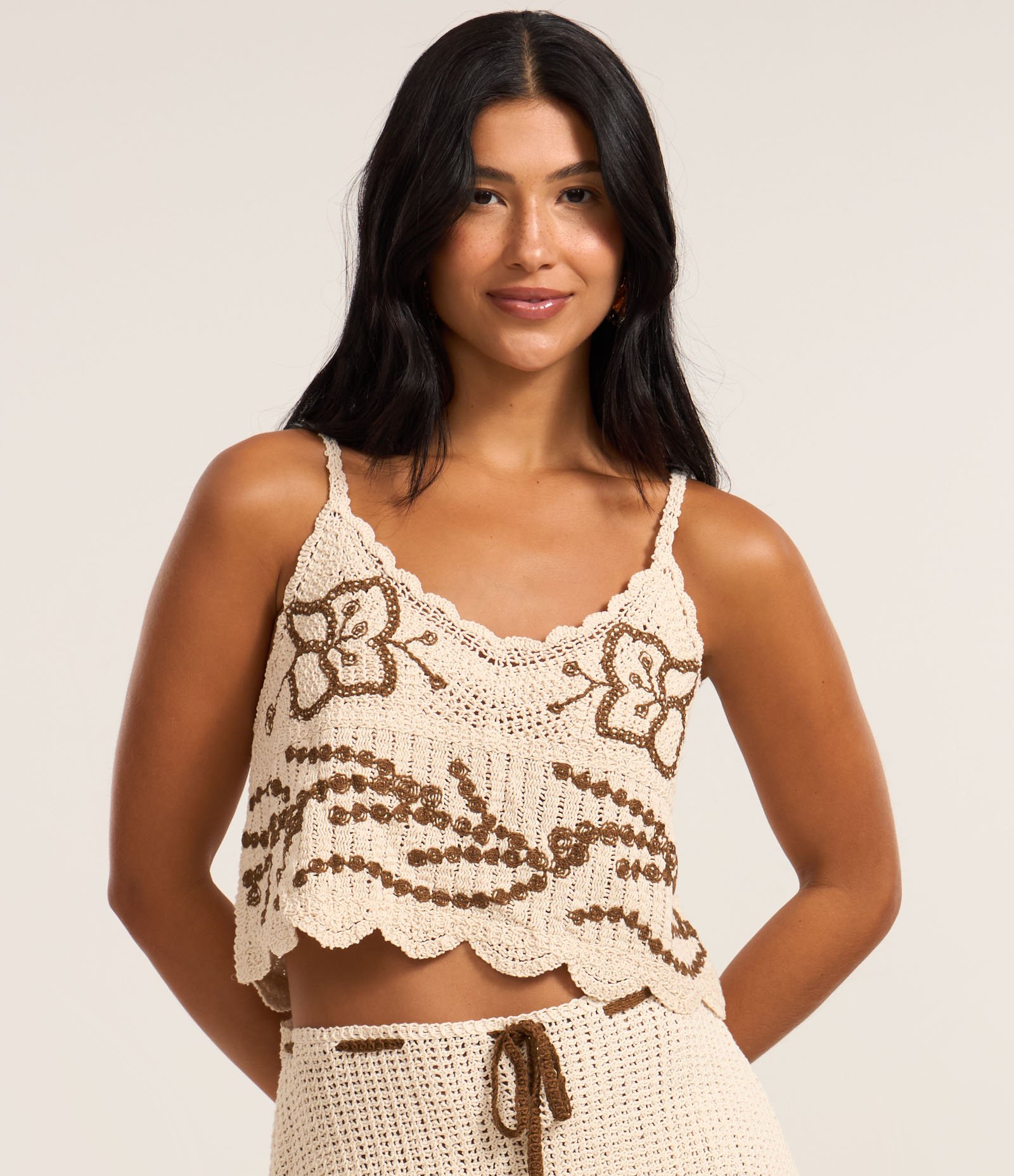 Blusa Cropped em Tricô com Bordado de Borboletas Bege 1