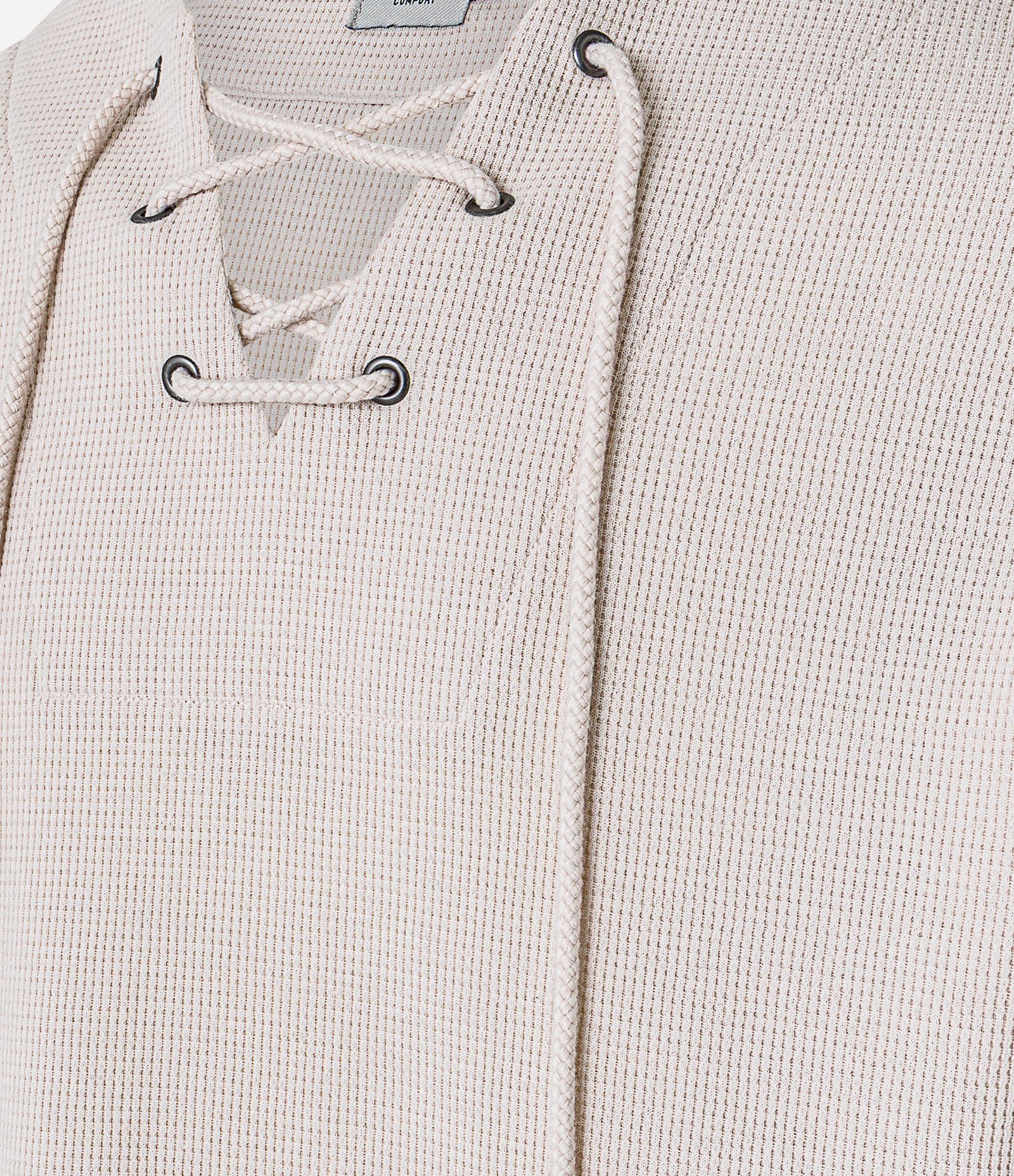 Bata Comfort Texturizado com Gola V e Amarração Bege 8