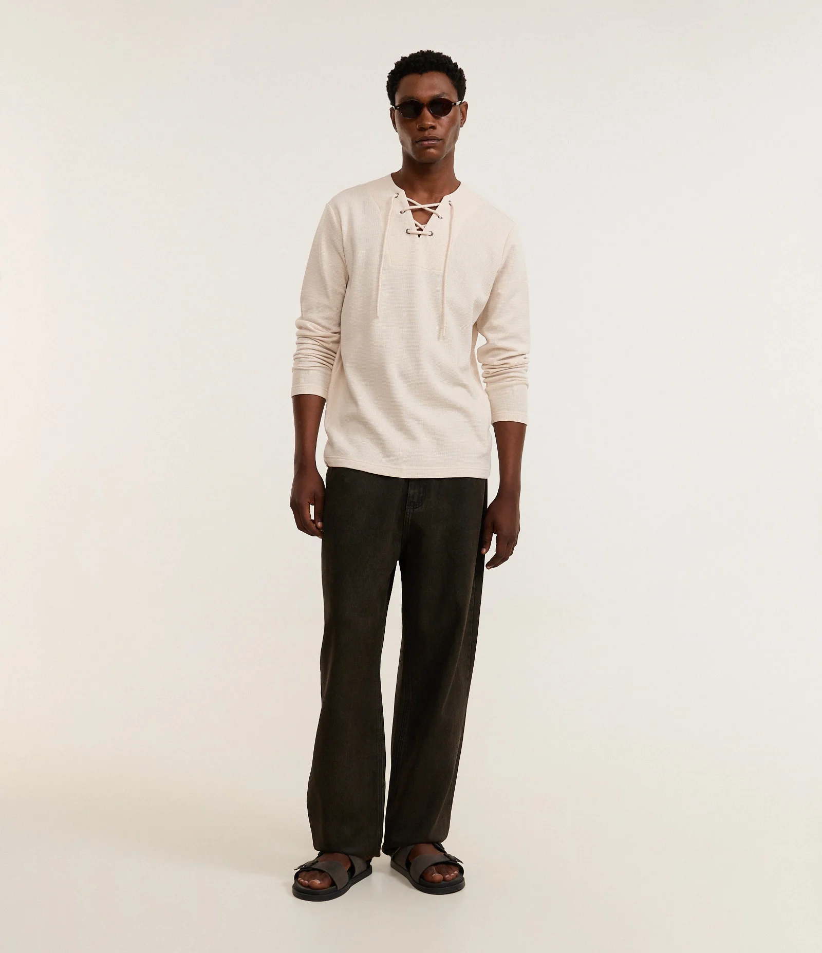 Bata Comfort Texturizado com Gola V e Amarração Bege 2