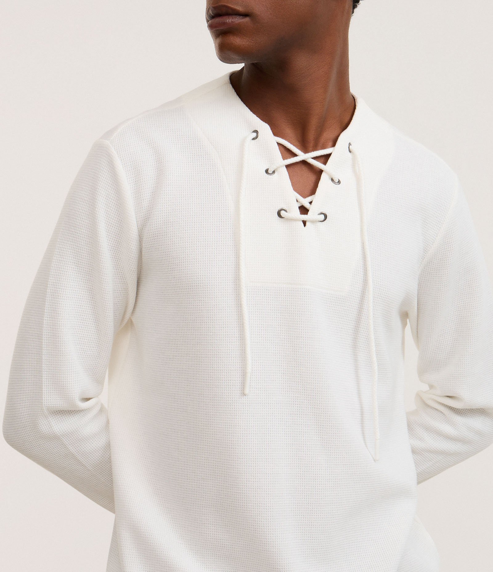 Bata Comfort Texturizado com Gola V e Amarração Branco 3