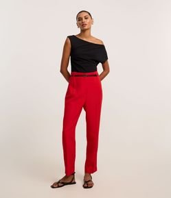 Calça Cenoura Alfaiatada com Cinto Fivela