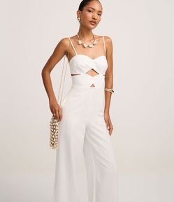 Macacão Wide Leg de Alça  em Crepe com Decote Coração