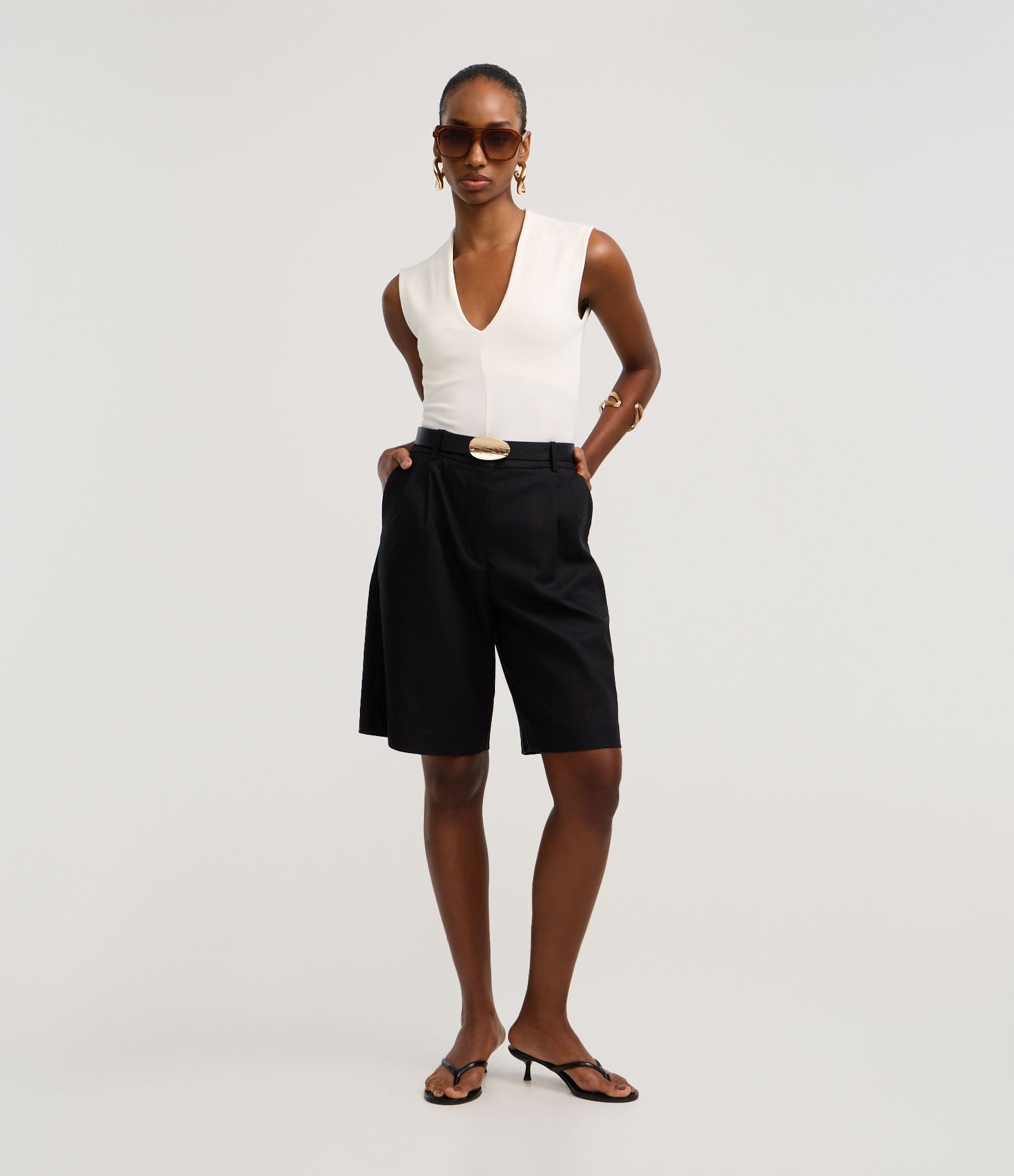 Bermuda com Linho e Cinto Afivelado Preto 1