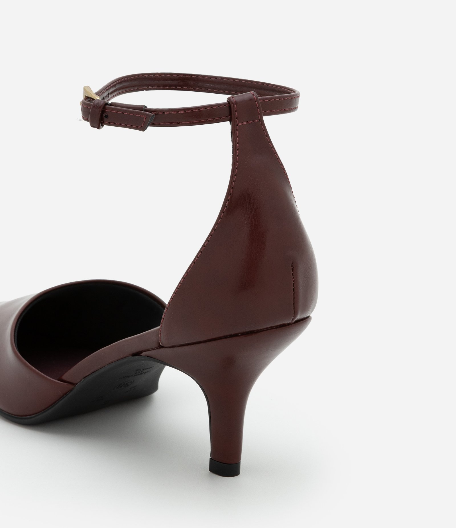 Sapato Scarpin com Bico e Salto Fino Vinho 4