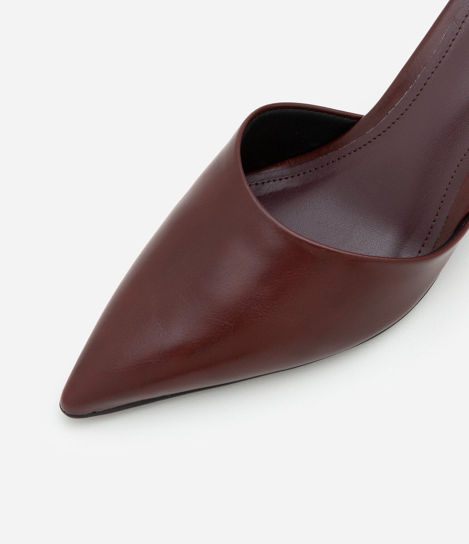 Sapato Scarpin com Bico e Salto Fino Vinho 6