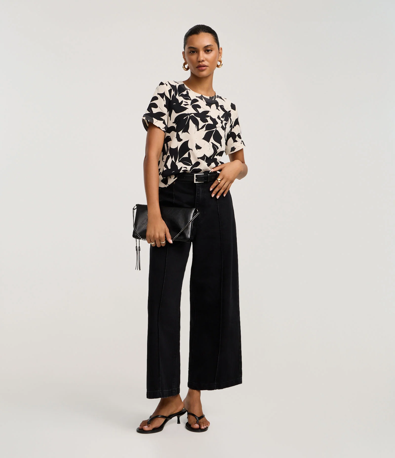 Blusa Manga Curta com Estampa Floral Bege/Preto 2