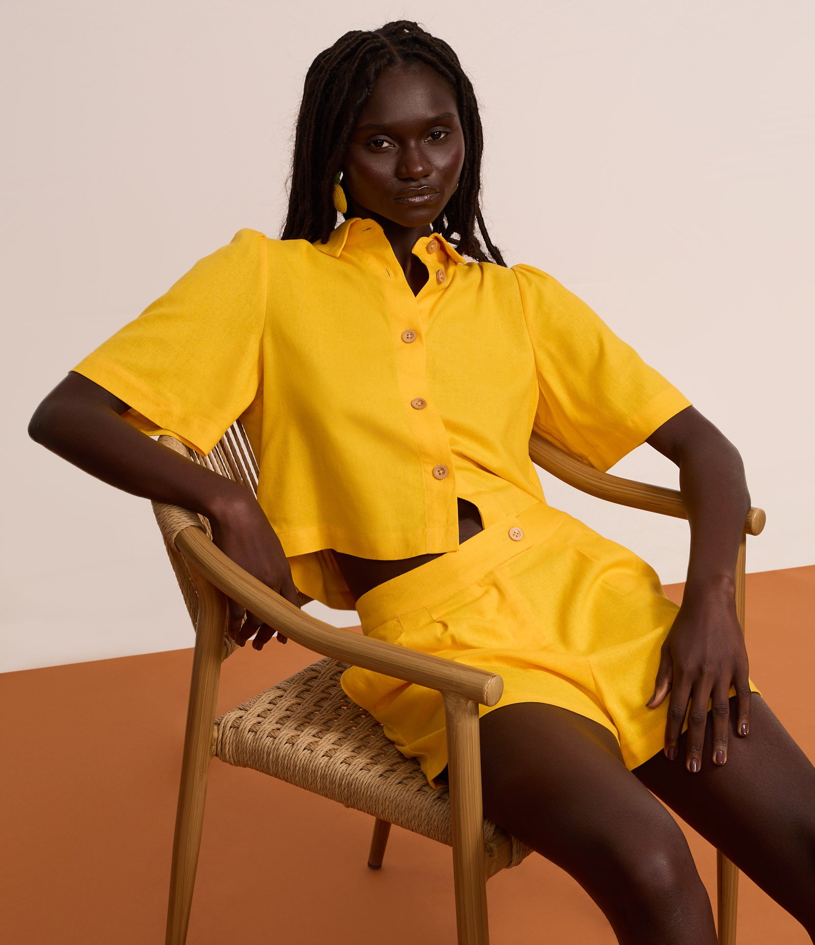 Camisa Boxy em Viscose com Mangas Bufantes Amarelo 4