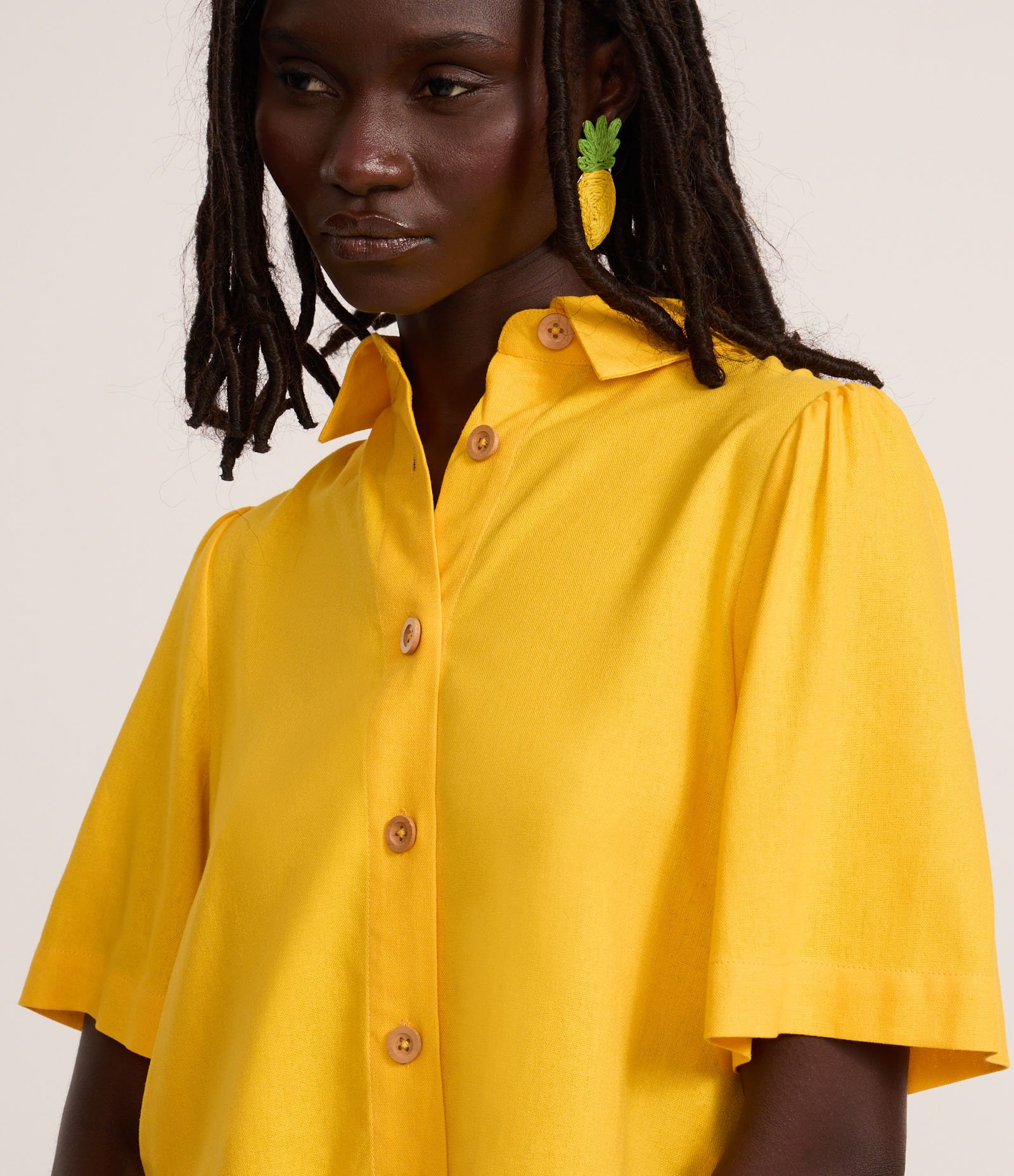 Camisa Boxy em Viscose com Mangas Bufantes Amarelo 3