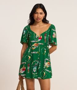 Macaquinho em Viscose com Amarração na Cintura e Estampa Tropical