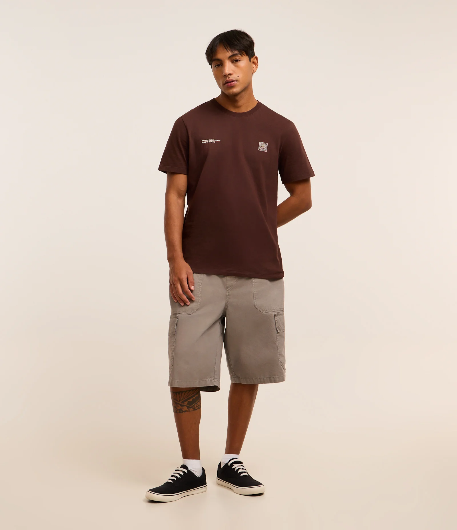 Bermuda Baggy em Sarja com Bolso Cargo Cinza 1