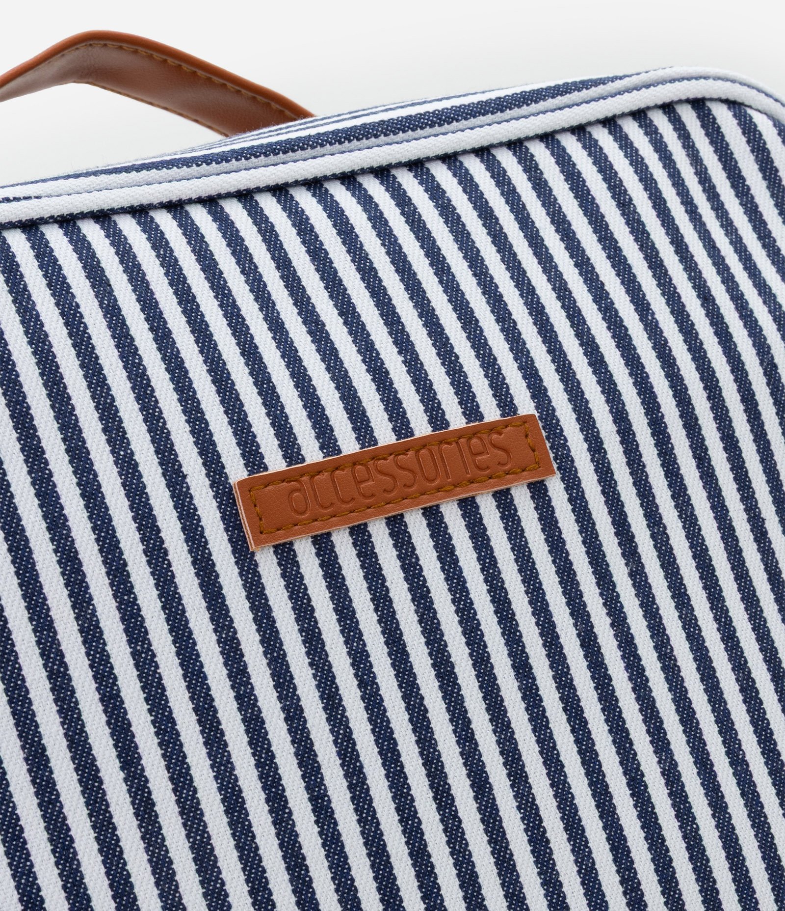 Nécessaire Hotel com Listras e Alça de Mão Azul/Branco 4