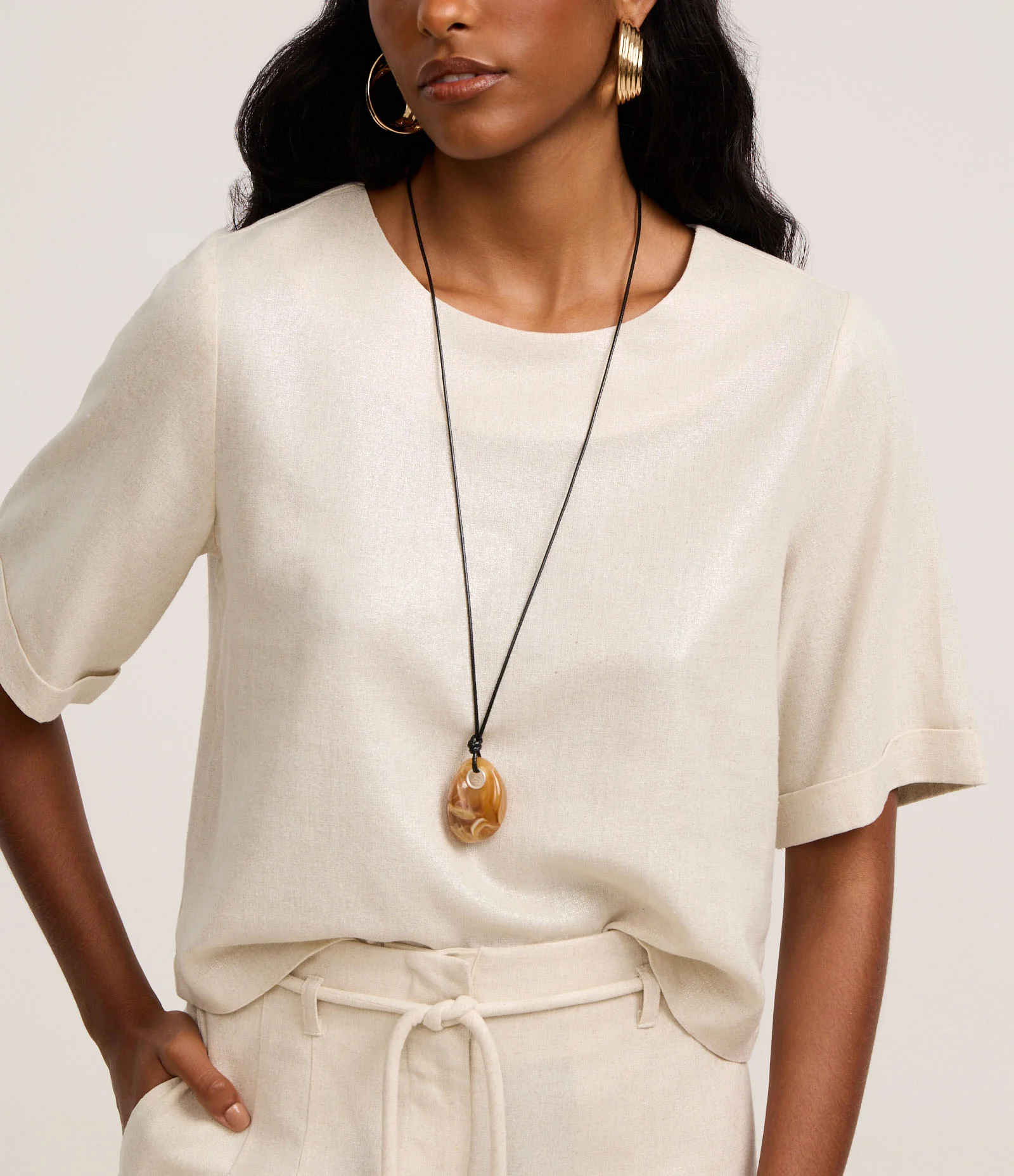 Blusa em Viscolinho com Manga Dobrada Bege 1