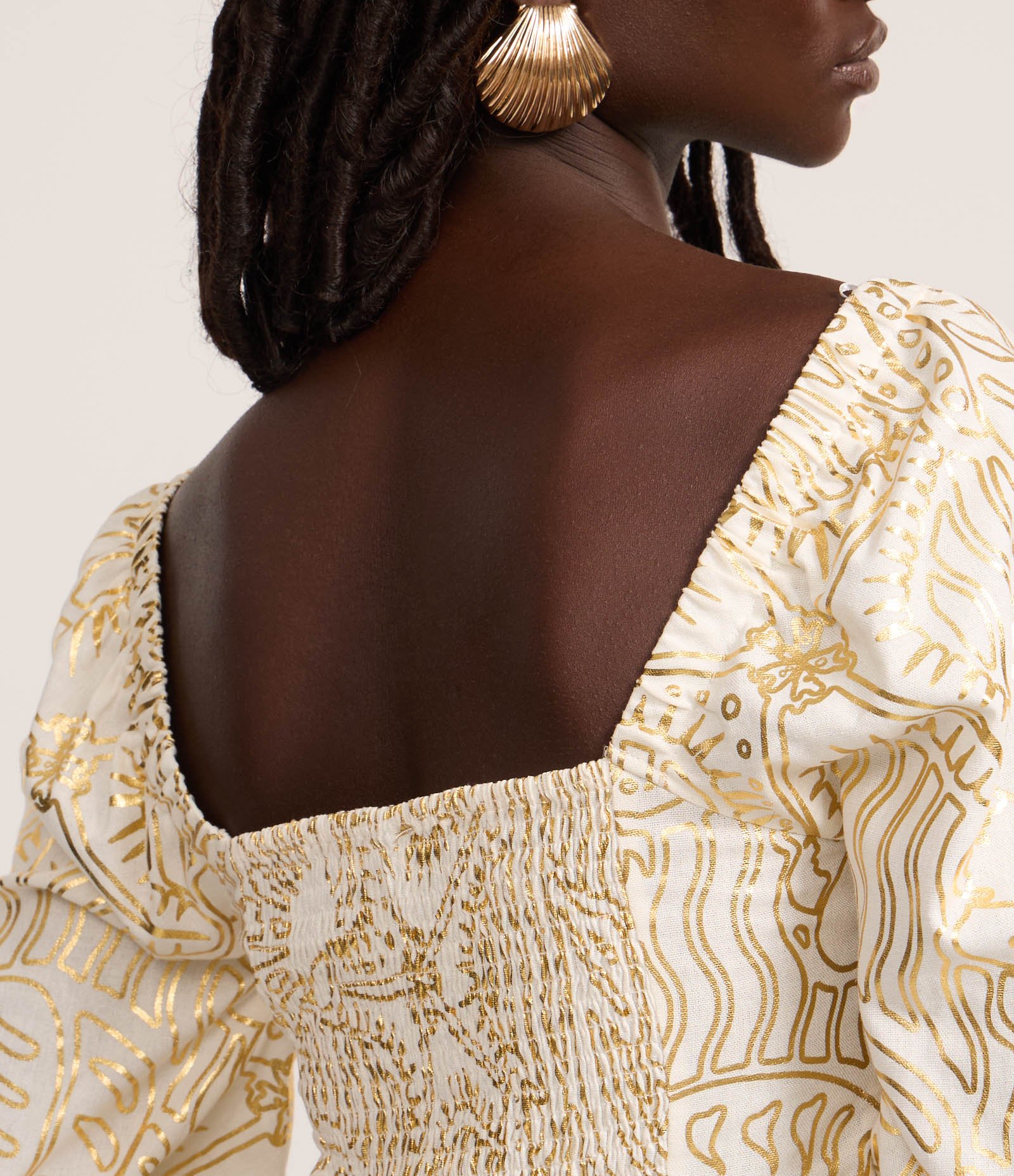 Blusa Cropped em Viscolinho com Estampa de Foil Dourad/Branco 4