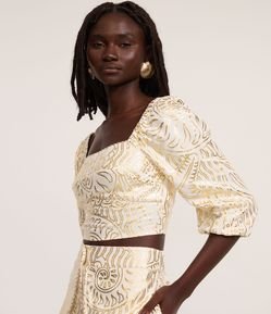 Blusa Cropped em Viscolinho com Estampa de Foil