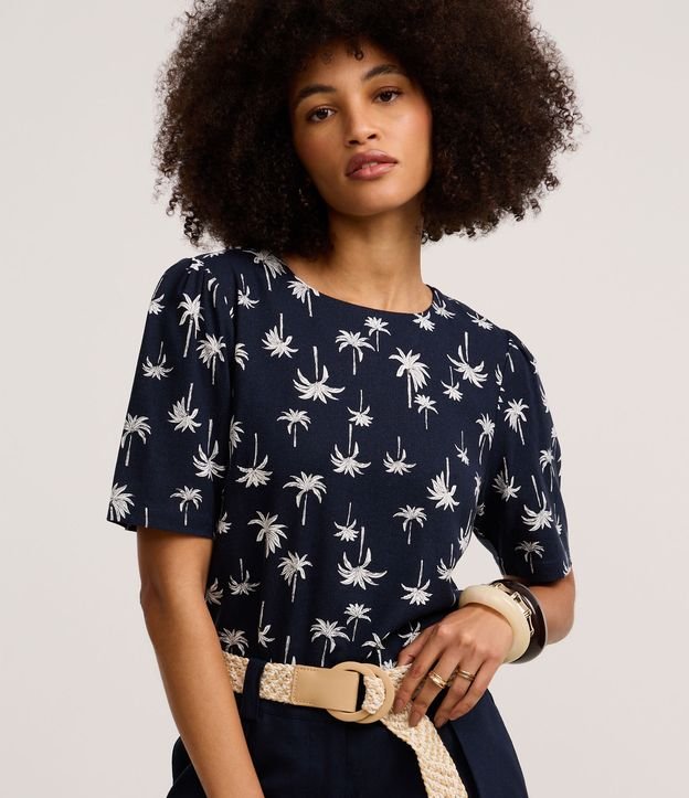 Blusa em Viscolinho com Estampa Coqueiros